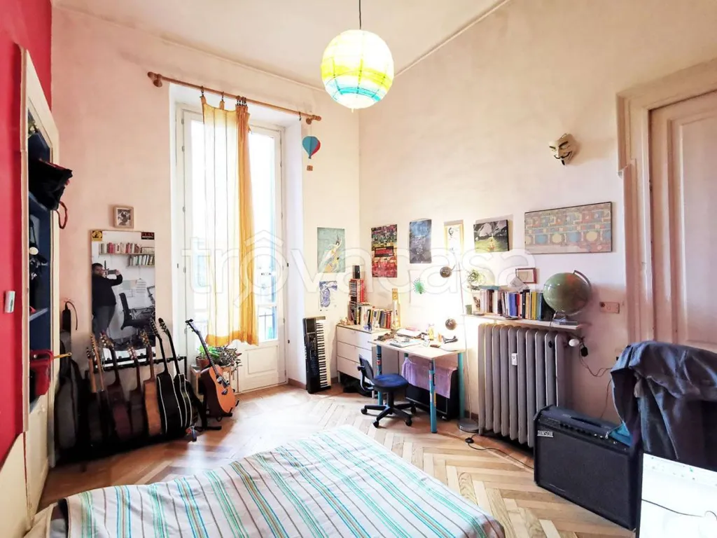 Chambres - Spacious Apartment with Triple Exposure in Turin