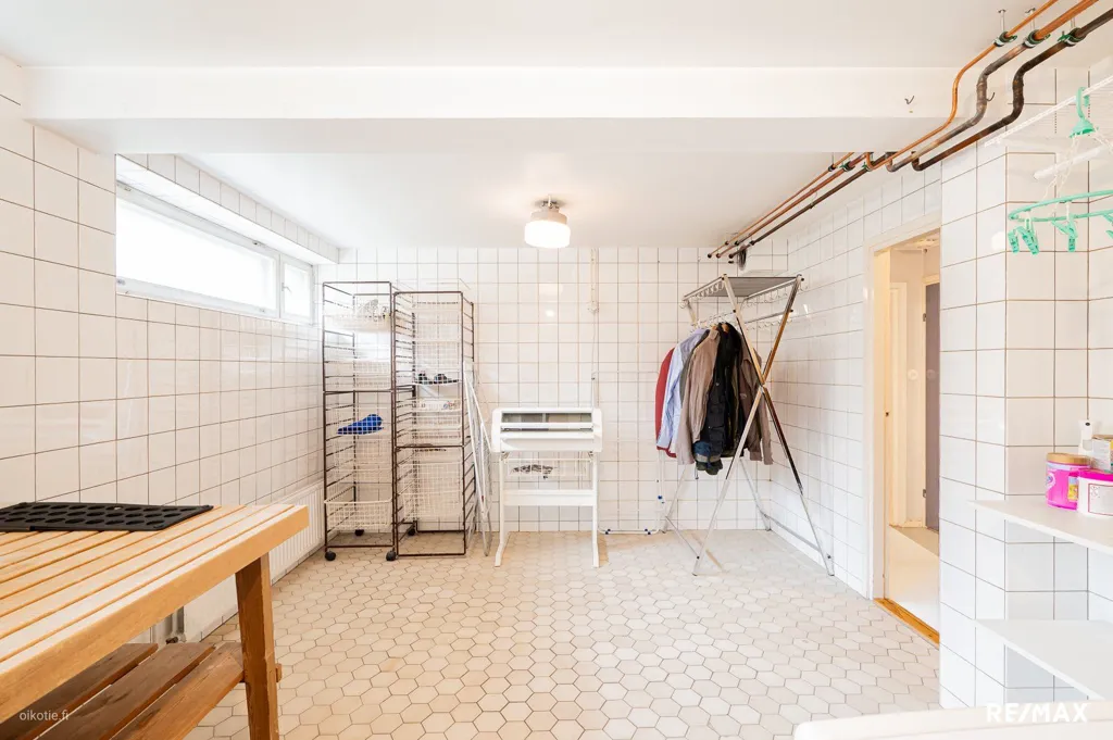 Buanderie - 60s Architectural House with Pool in Jalkaranta, Lahti