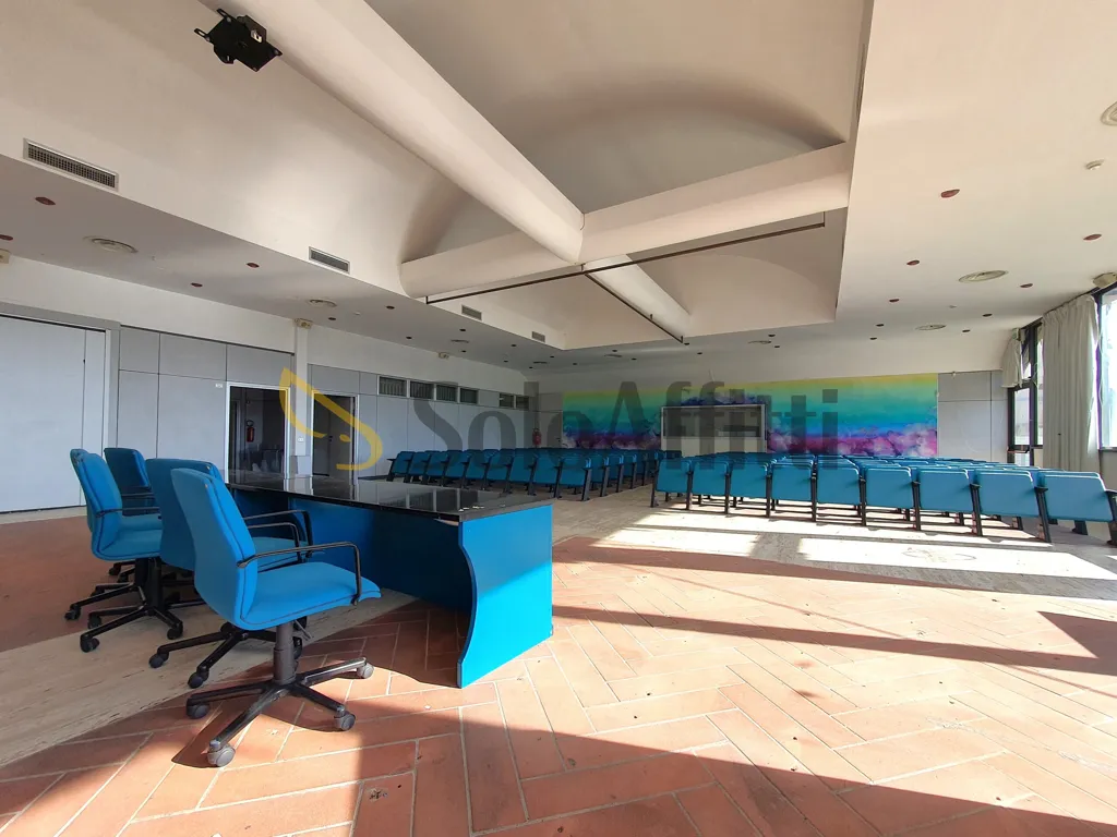 Söögituba - Open Space Office with Parking in Catanzaro Lido