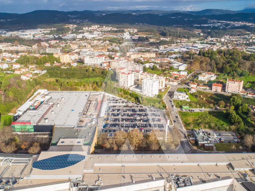 Vue aérienne - Construction Plot with Central Location in São João da Madeira