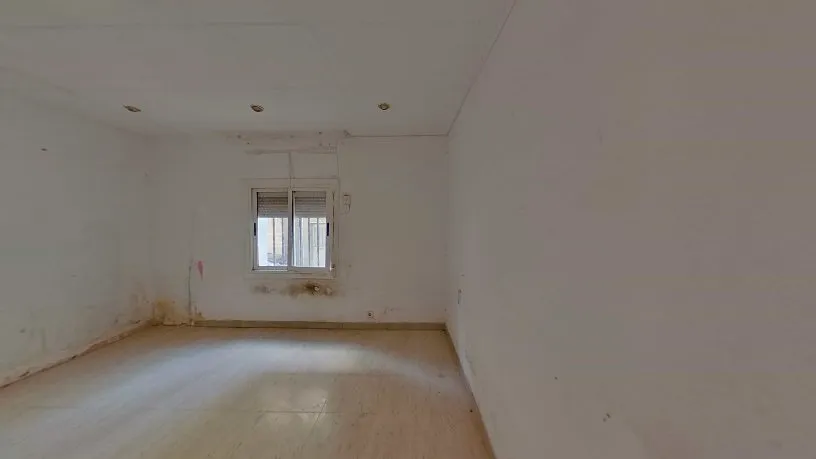 Toad - Flat with Garden Access in Badalona