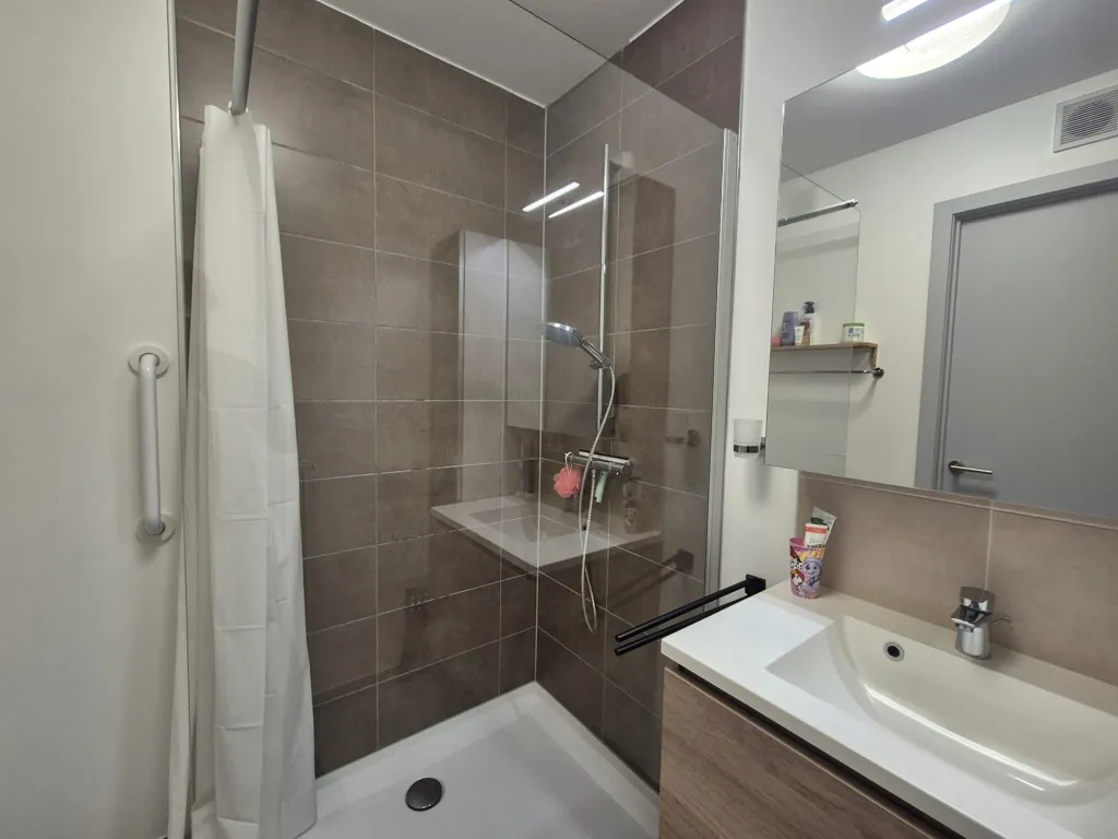 Vannitoad - Modern Ground Floor Flat with Terrace in Brussels