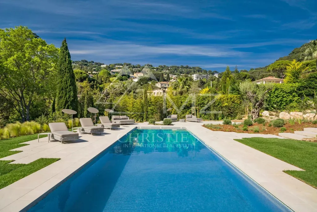 Pool - Contemporary Villa with Pool in Cannes