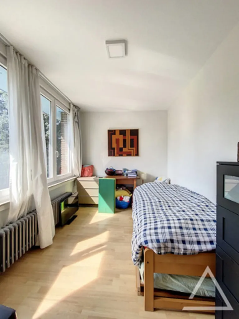 Chambres - Maison avec Jardin et Garage dans un Cul-de-Sac Vert