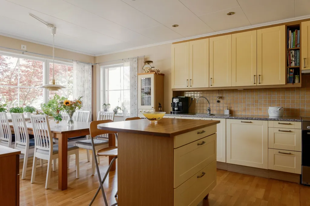 Köök - Charming Villa with Solar Panels in Lugnet