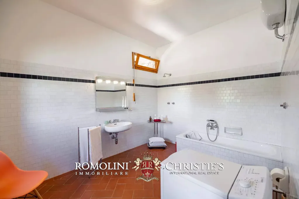 Vannitoad - Rustic Farmhouse with Panoramic Views in Chianti
