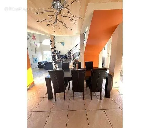Salle à manger - Maison avec Vue Dominante à Cailloux-sur-Fontaines