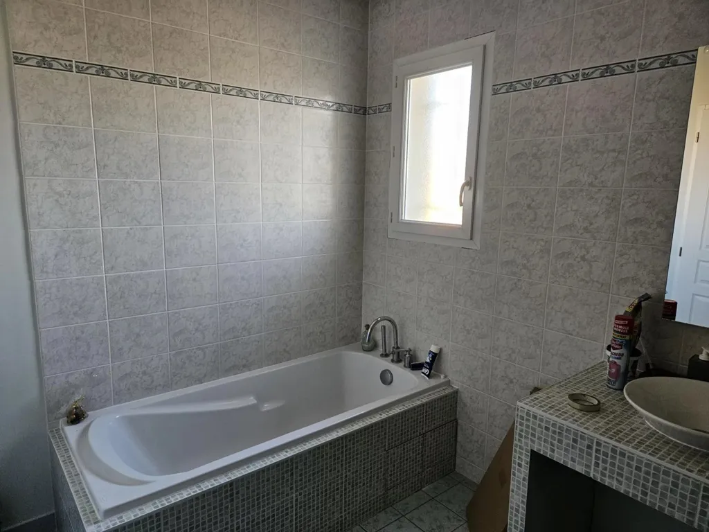 Bagni - House with Pool in Montmerle-sur-Saône