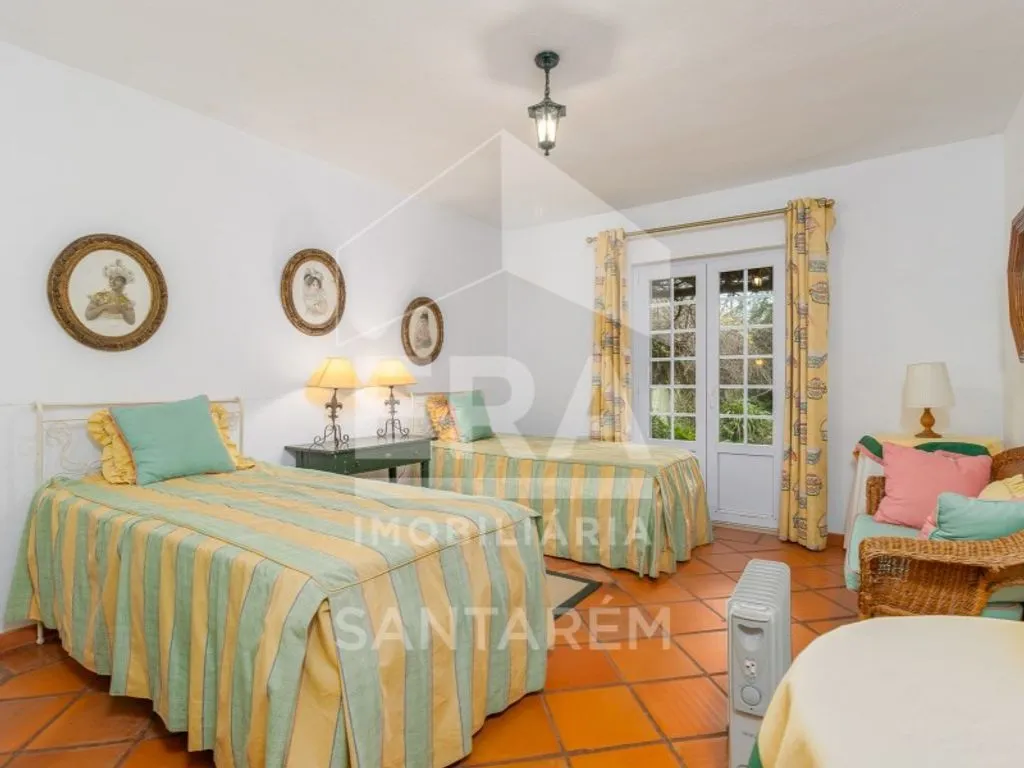 Chambres - Luxury House with Agricultural Land in Benfica do Ribatejo