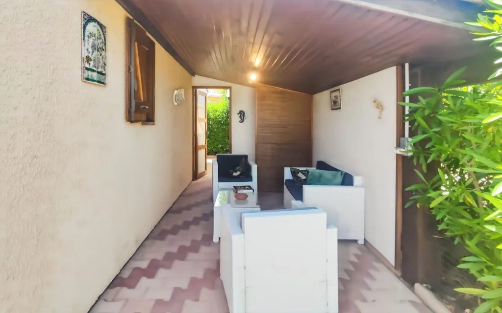 Terrasse - Maison avec Jardin Privatif à Vendres