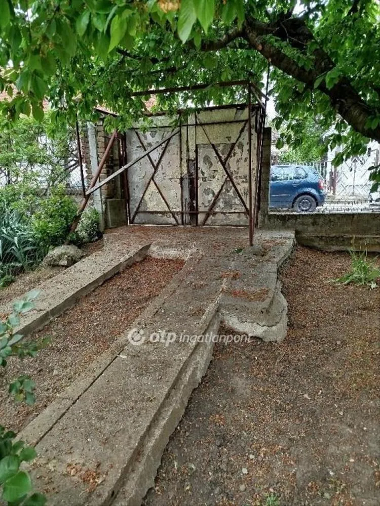 Jardin - Renovatable 1-Bedroom House in Pécs