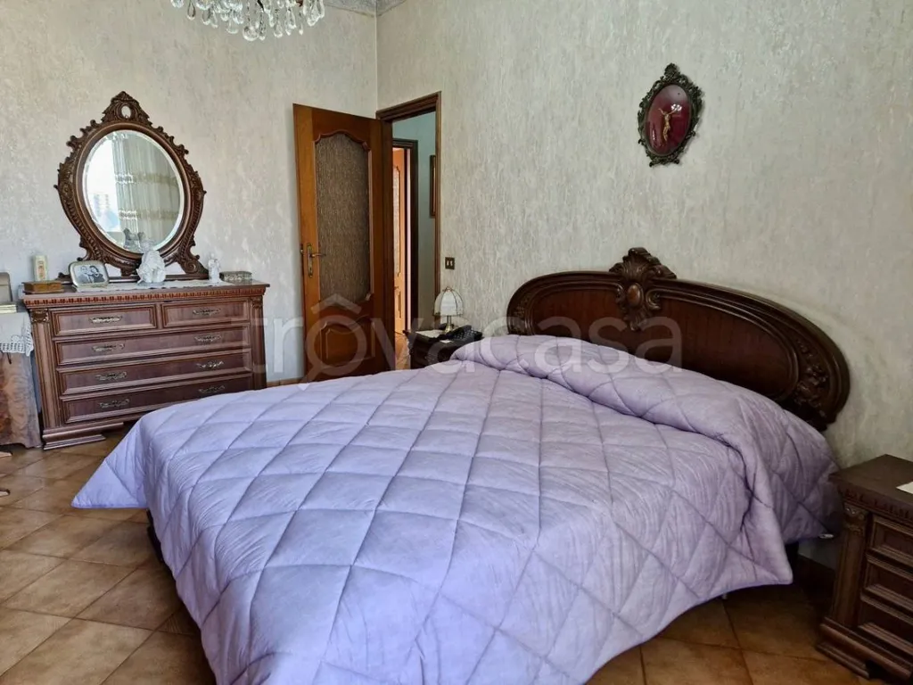Chambres - Apartment with Three Exposures in Turin
