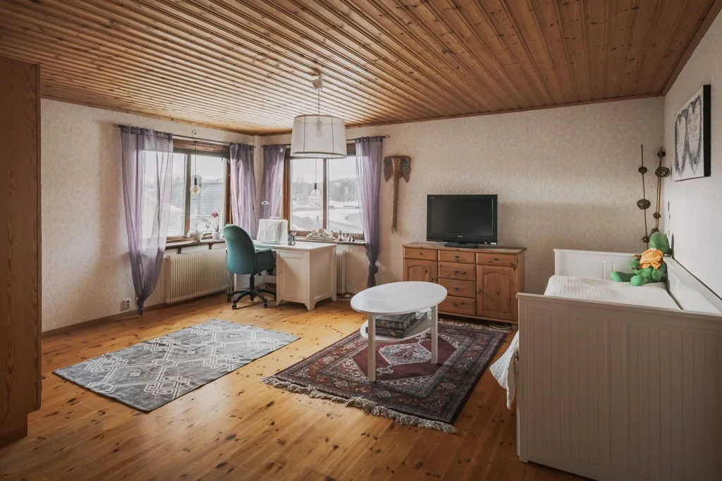 6-toaline maja asukohas Skövde kommun