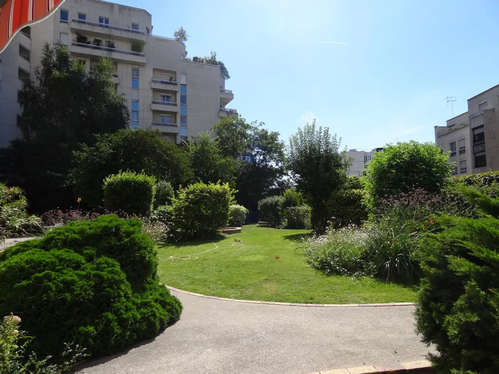 Aed - 2-Bedroom with Impressive View in Courbevoie