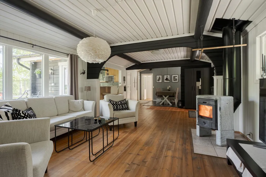 Elutuba - Charming Seafront Home with Open Plan in Tranquil Setting