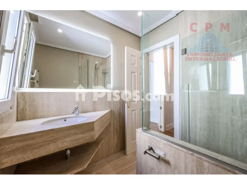 Bathrooms - Sunny Loft with Terraces in Castellana