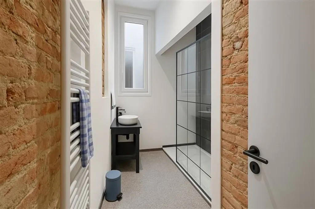 Vannitoad - Modern Apartment with Brickwork in Antwerp