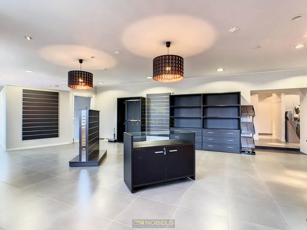 Pièces - Local commercial avec appartement à Dikkelvenne
