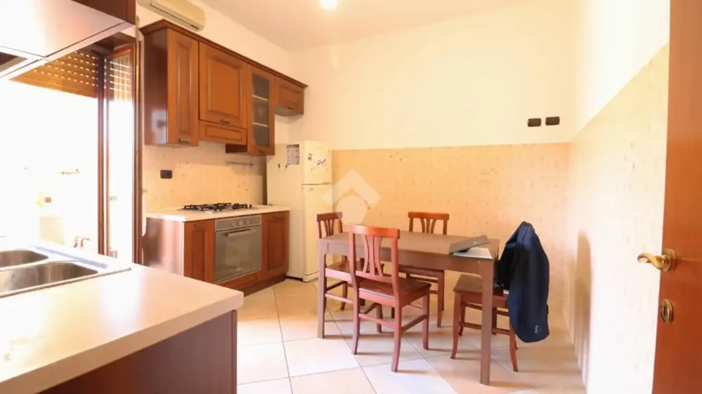 Cuisine - Triplex with Balcony Views in Genzano di Roma