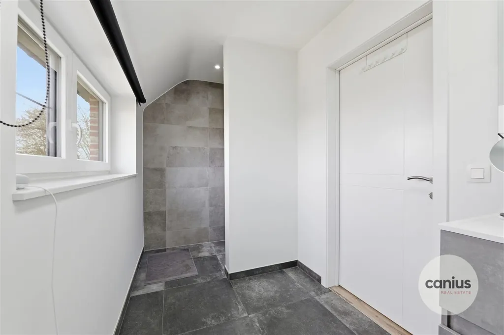 Vannitoad - Energy-Efficient House with Elevator in Landen