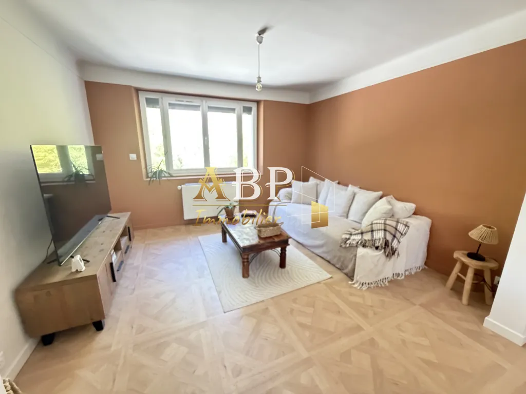 Elutuba - Refurbished 5-Bedroom House in Châteaudun