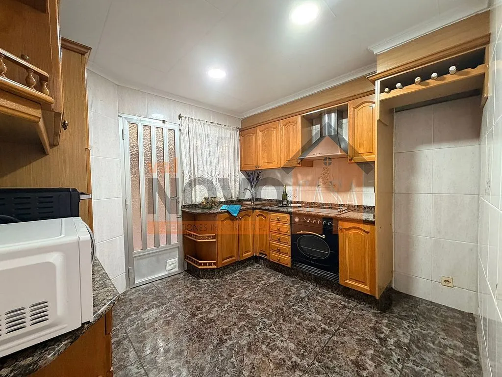 Köök - Bright Apartment with Patio in Silla
