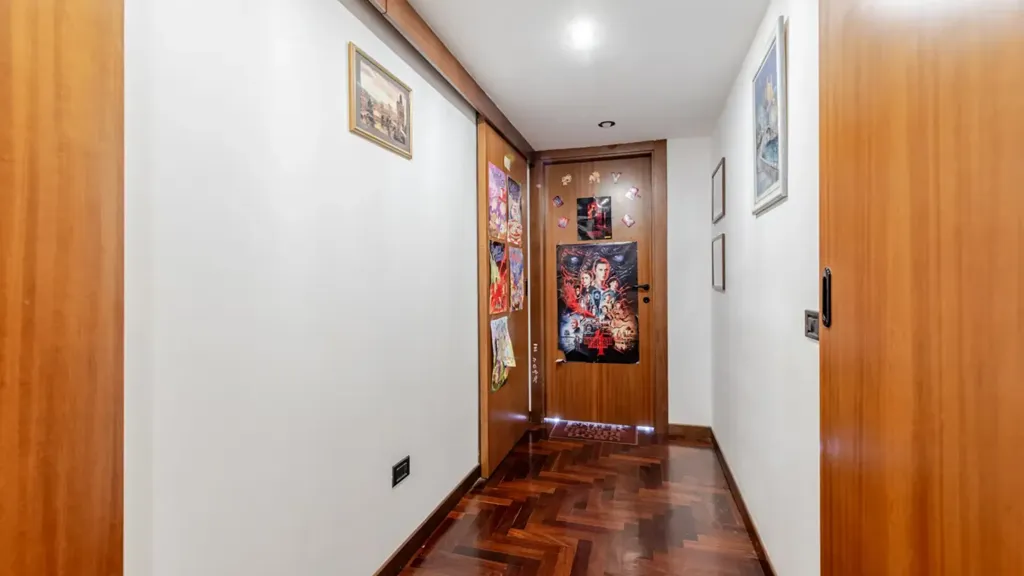 Esik - Flat with Balcony in Milan