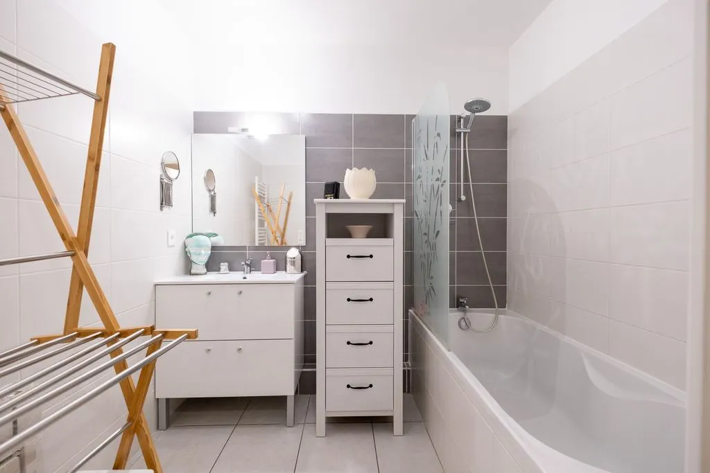 Salles de bain - Appartement Luxe avec Terrasse à La Ciotat