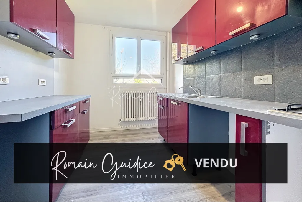 Cuisine - Appartement F3 avec Vue sur la Poncho d’Agast à Millau