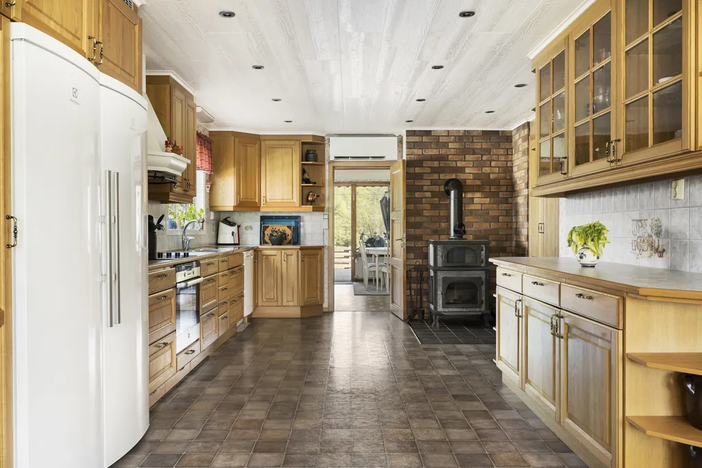 Cuisine - Villa with Workshop in Idyllic Setting