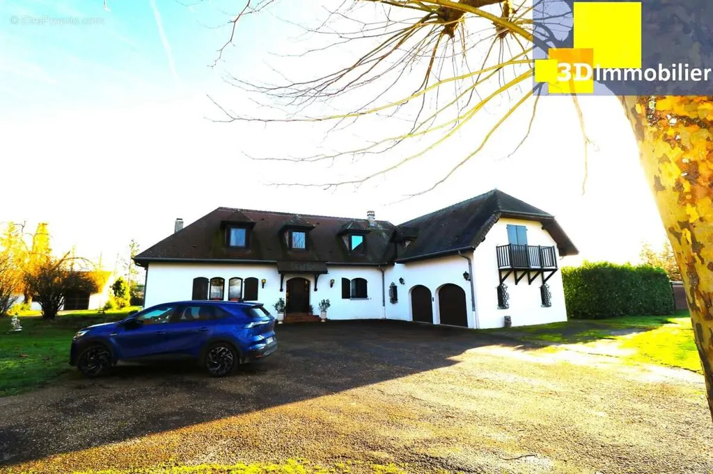 Extérieur - Maison de Campagne avec Piscine et Jardin à Dole