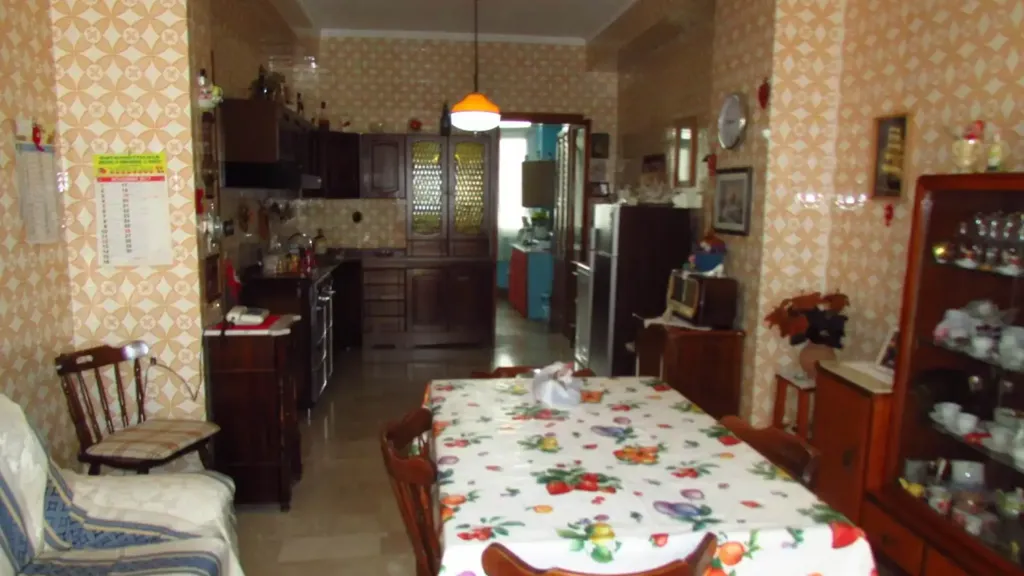 Salle à manger - Appartement 7 pièces à IT