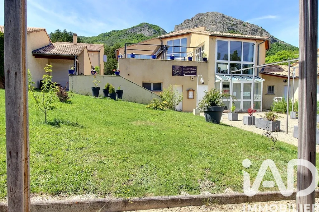 Jardin - Maison de Caractère avec Terrasse à Sédéron