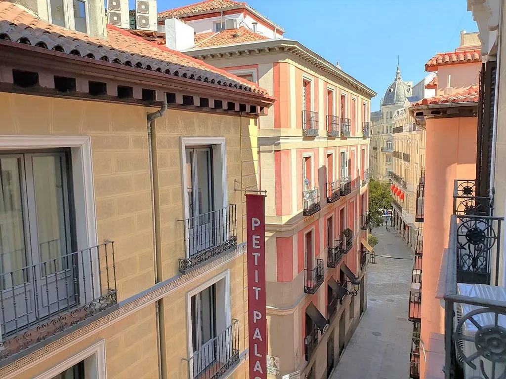 Rõdu - Apartment with 6 Balconies in Madrid