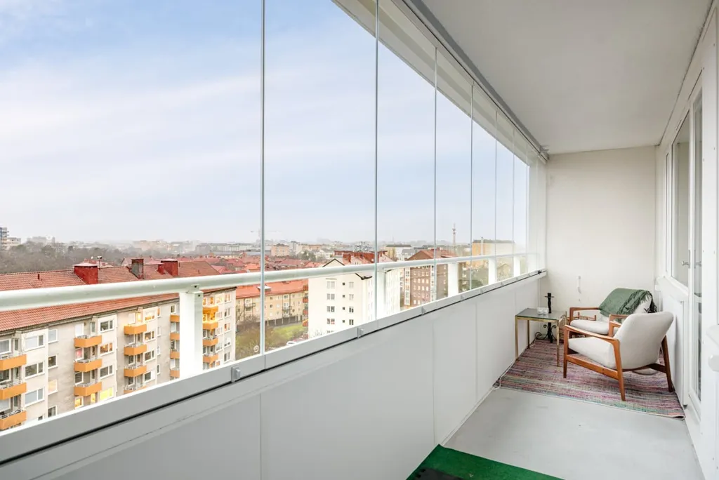 Rõdu - Apartment with Western Balcony in Solna