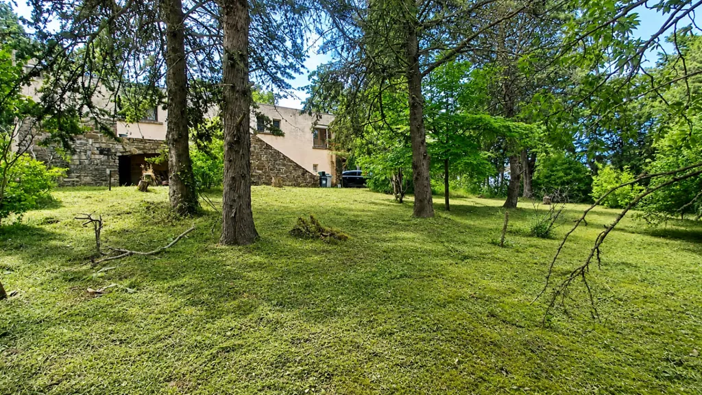 Jardin - Terrain avec Potentiel dans un Secteur Calme à Pezens