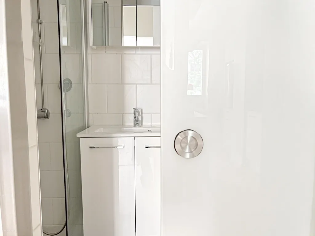 Vannitoad - Remodelled Flat with Sea View in Ullanlinna, Helsinki