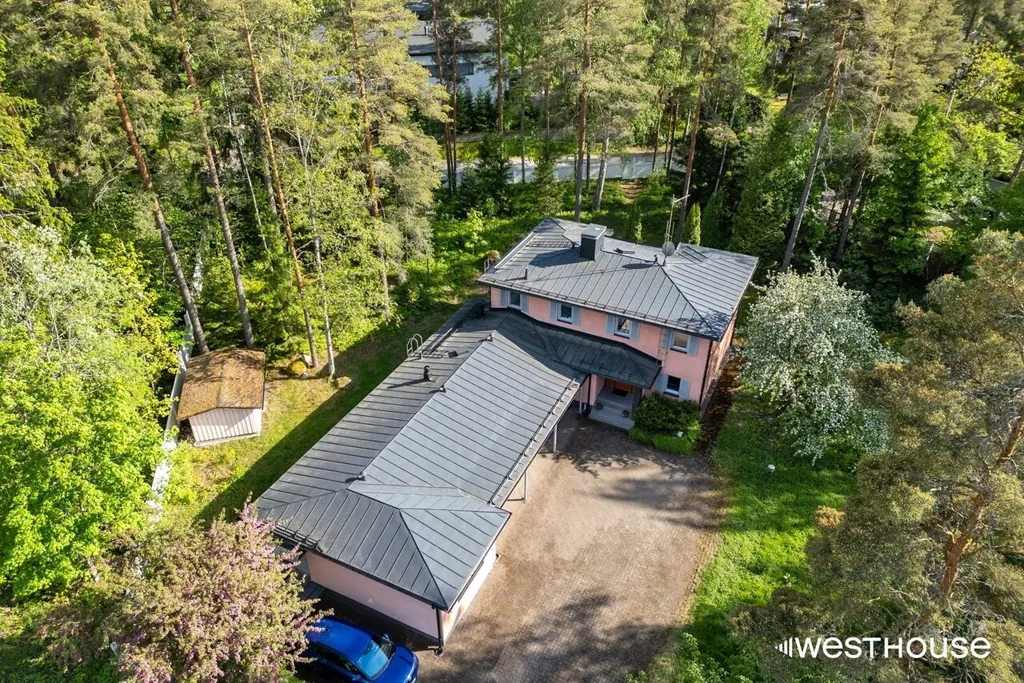 Õhuvaade - Functionalism Villa with Garden in Kauniainen