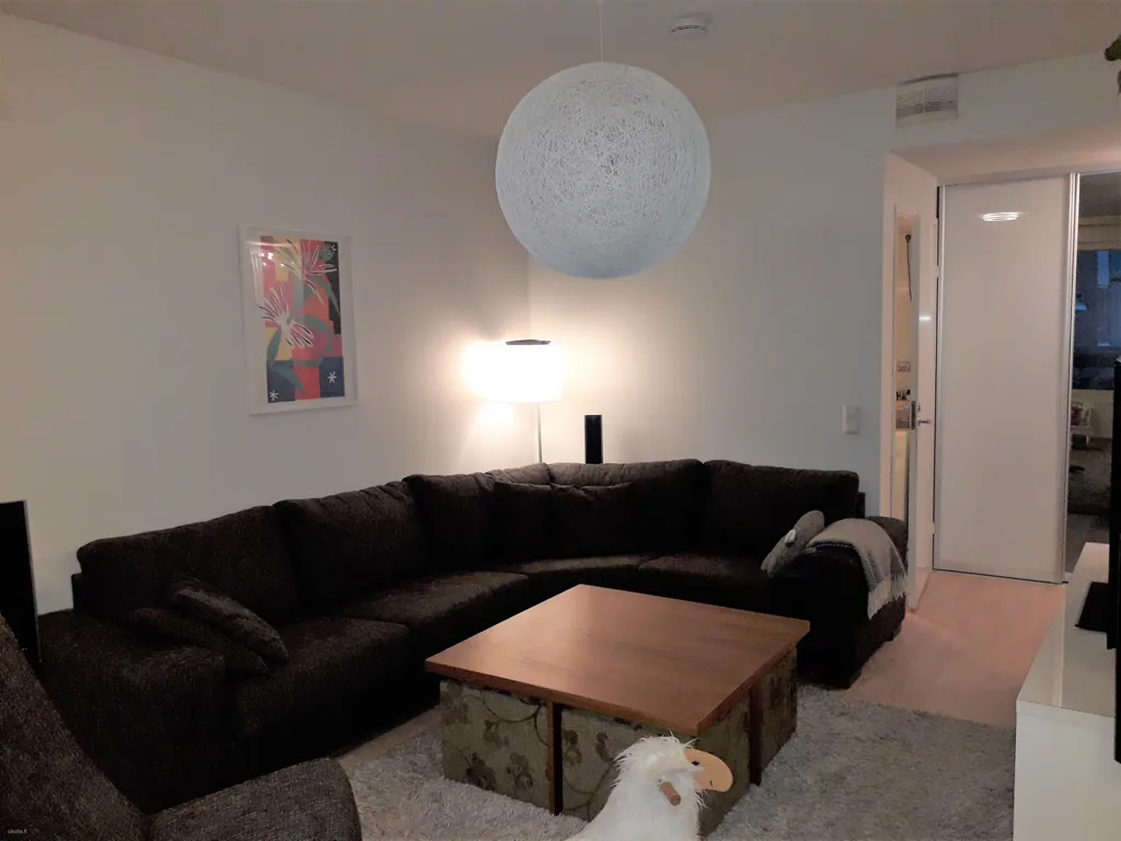 Living Room - Bright Two-Bedroom Apartment with Sauna in Pitäjänmäki