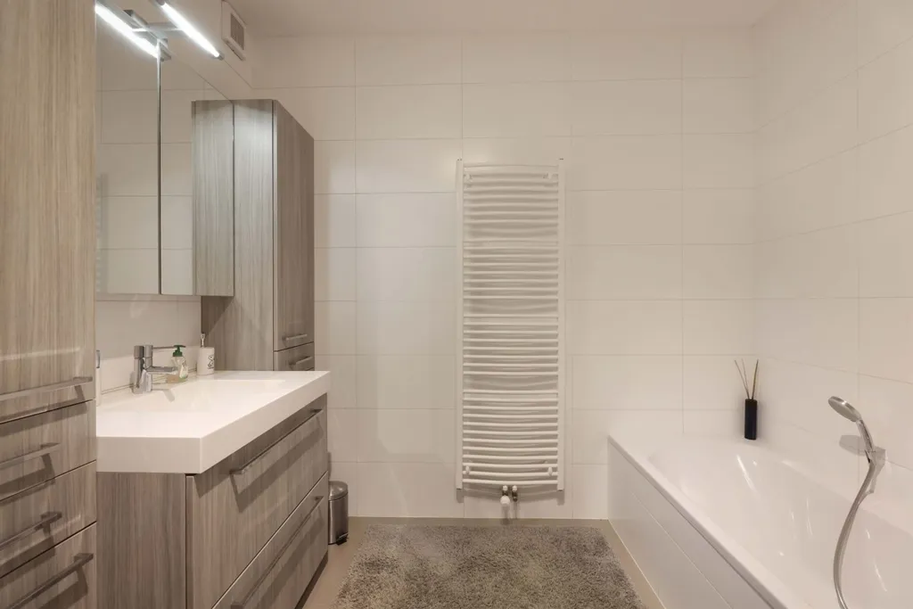 Salles de bain - Appartement avec Terrasse et Parking à Hasselt