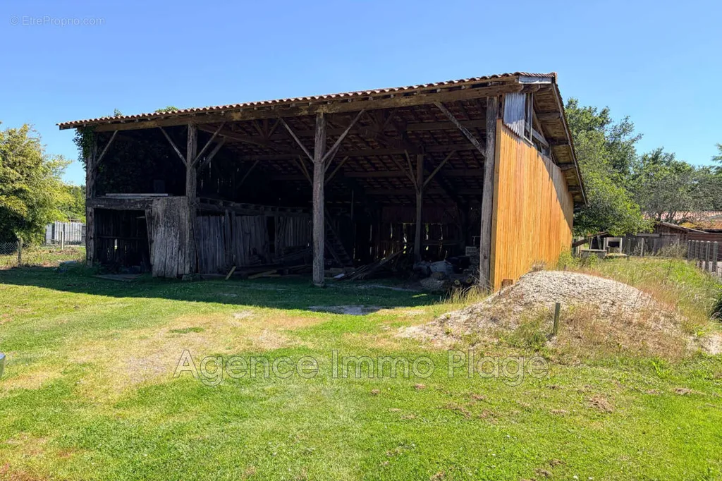 Jardin - Grange à Aménager avec Jardin à Vensac