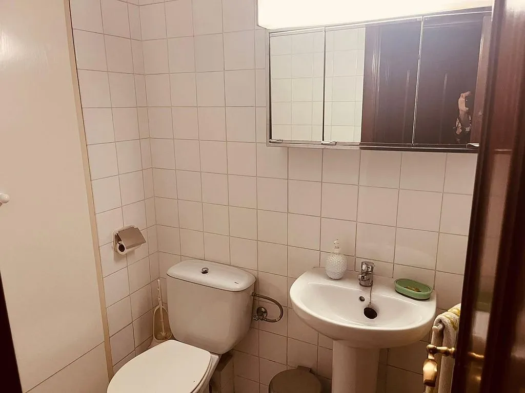 Salles de bain - Apartment with Air Conditioning in La Florida, Málaga