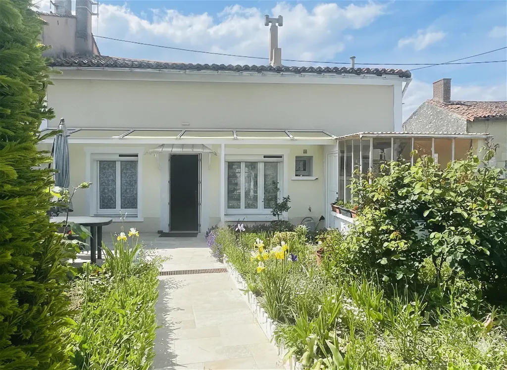 Extérieur - Maison de 5 Pièces avec Cour Privée à Maisonneuve