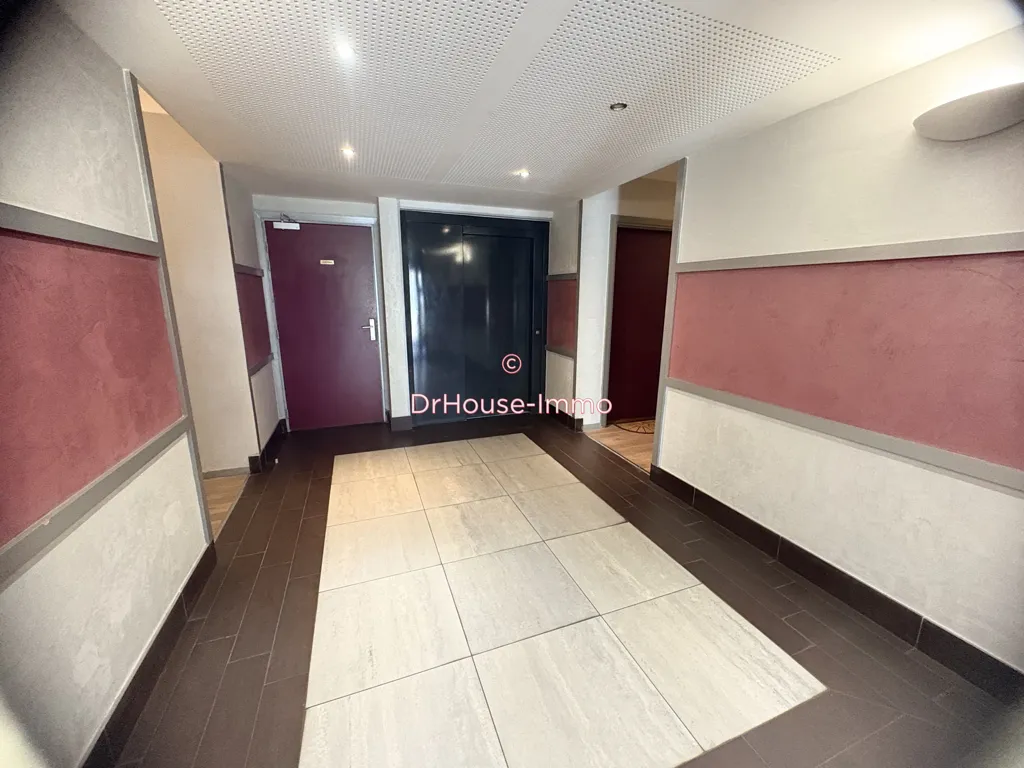 Hallway - Two-Bedroom Flat with Balcony in Mantes-la-Jolie
