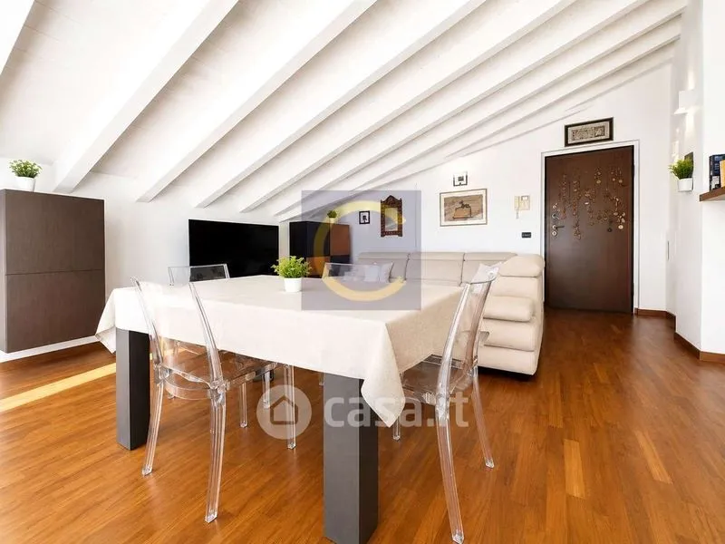 Salle à manger - Mansarded Apartment with Panoramic View in Appiano Gentile