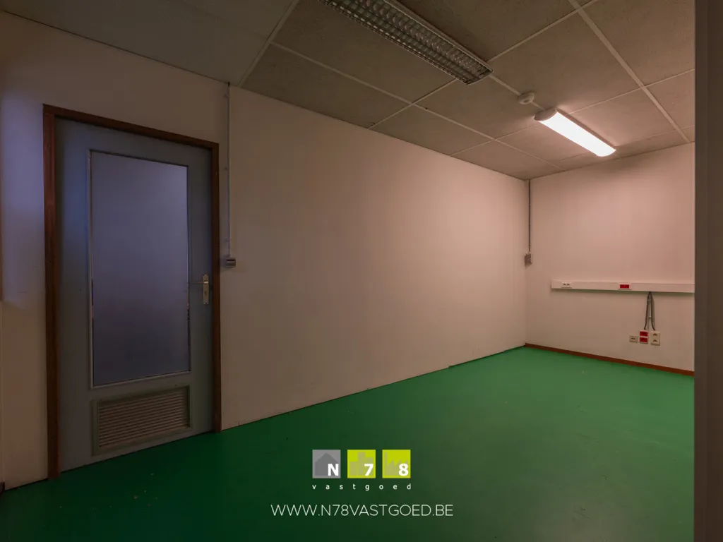 Toad - Office Space with Parking in Oudsbergen