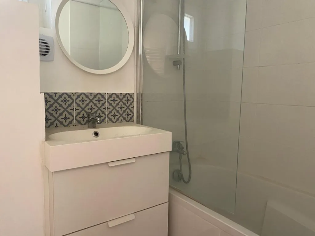 Vannitoad - Charming 4-Piece Apartment in Avignon Centre
