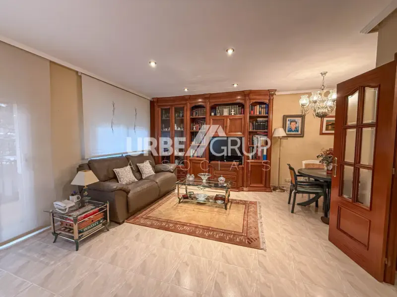 Elutuba - Detached Corner House with Multiple Terraces in Martorell