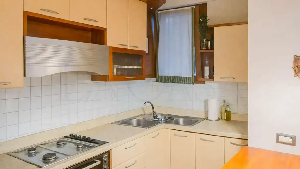 Cuisine - Occupied Trilocale with Balcony in Brescia