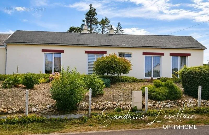 Välivaade - Spacious Detached House with Garden in Beaumont-le-Roger